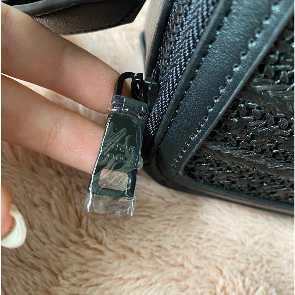 New Steve Madden Black Belizza handbag with removable coin pouch - Picture 7 of 10